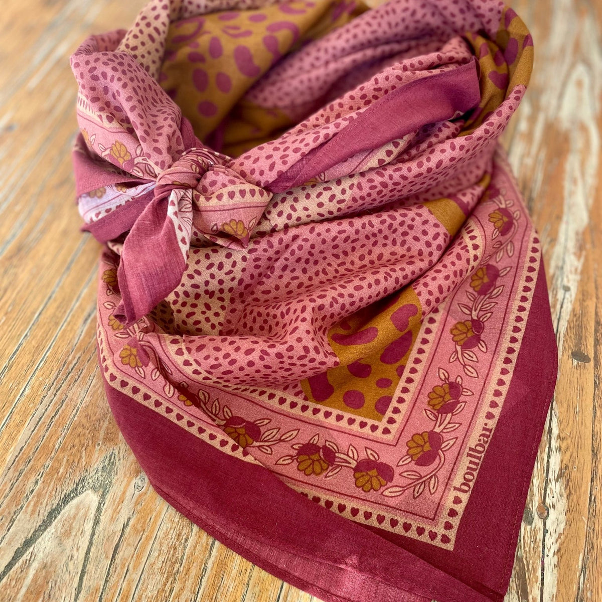 Foulard Motif Léopard Fond Rose - Écharpe Femme 100% Polyester - Marque LDB